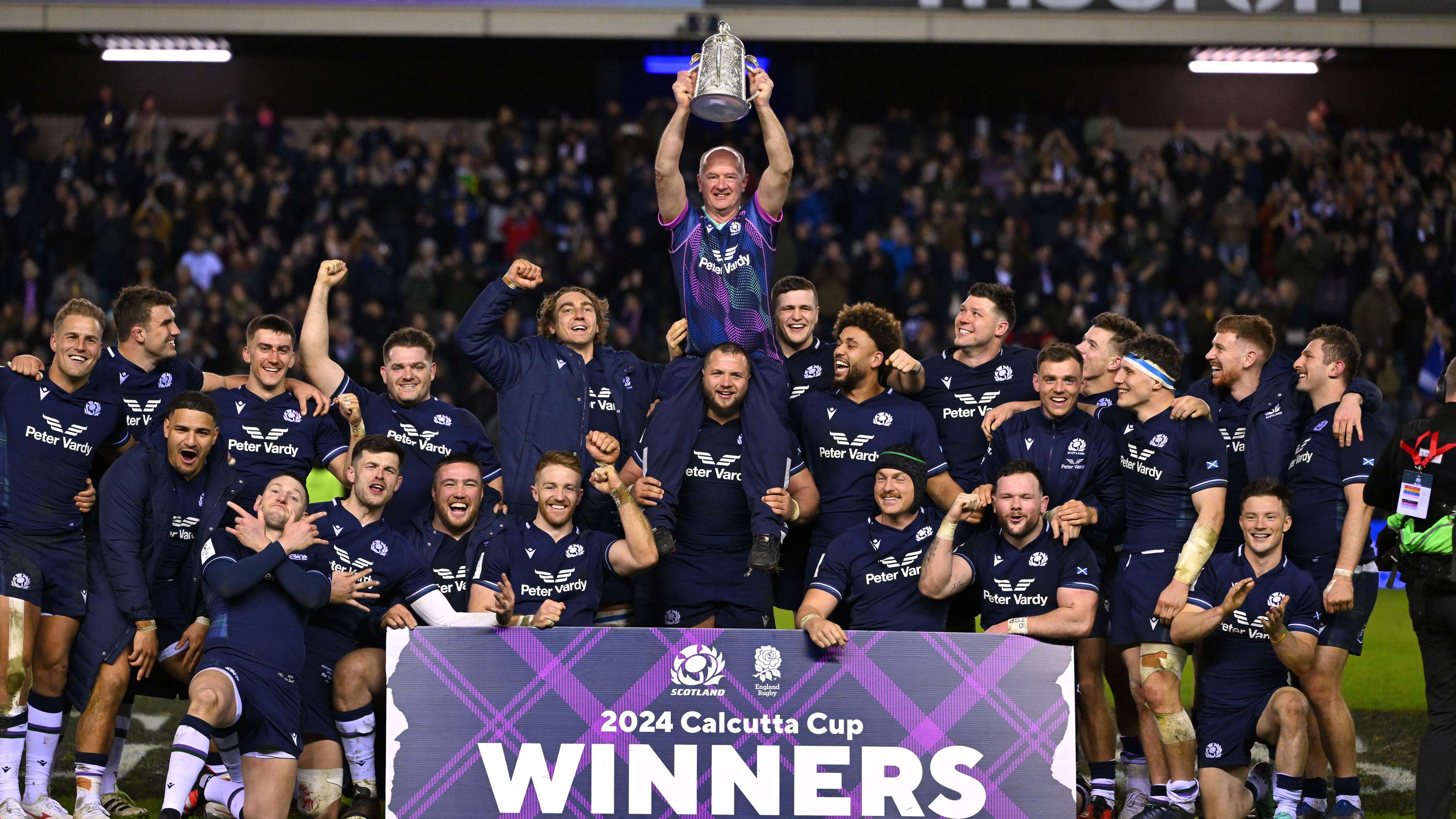 吴卿风勇夺女子50米自由泳金牌创佳绩